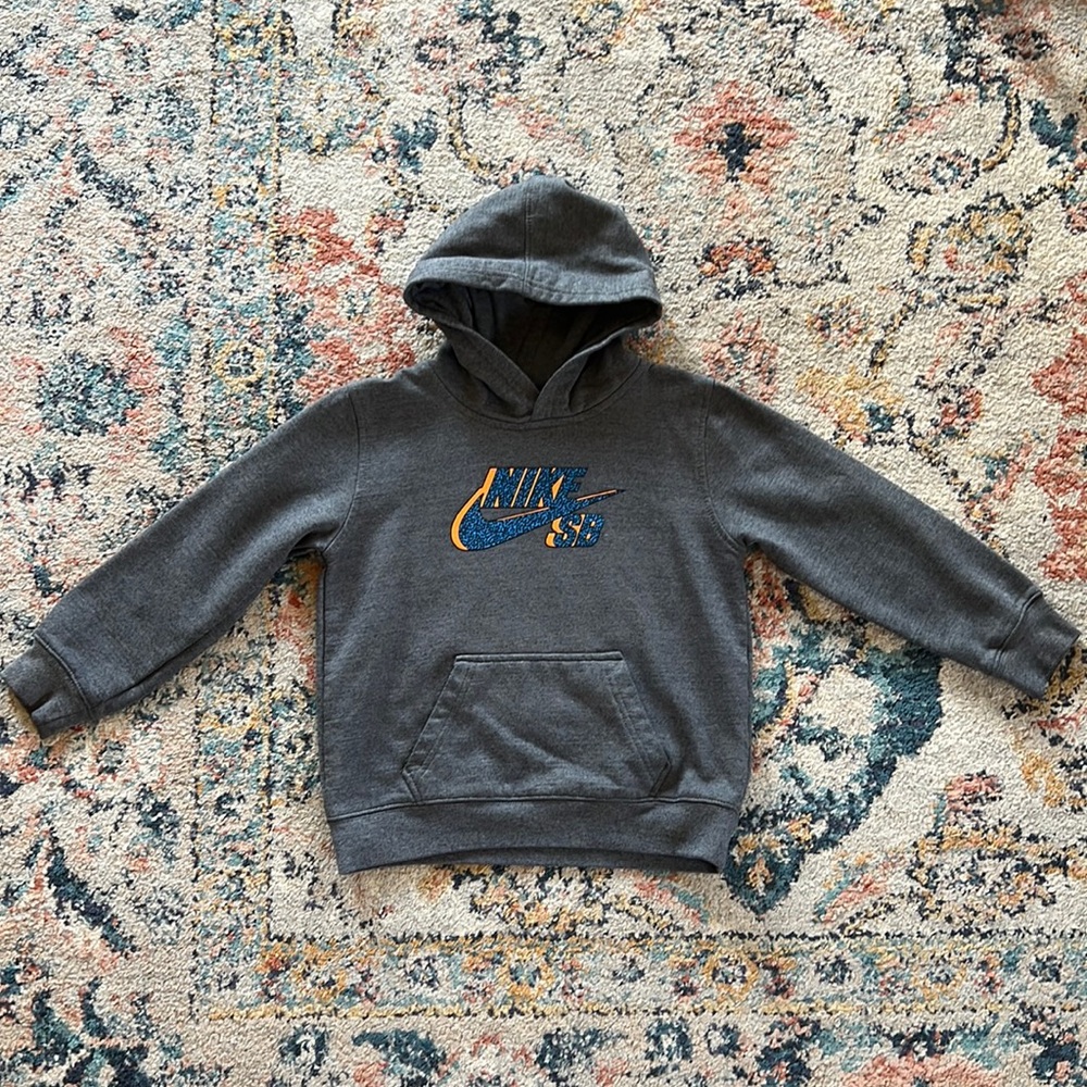 ☑️ Nike boys sz 6/7 hoodie ☑️